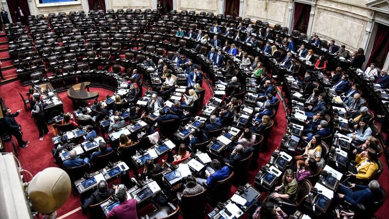 El oficialismo busca reflotar una serie de iniciativas vinculadas a la comunicación democrática.