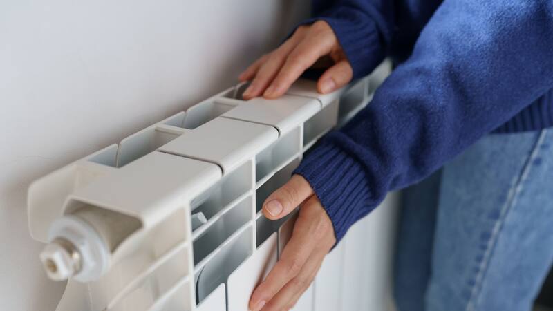 Este es el producto de El Corte Inglés que cuesta 5 euros y es perfecto para limpiar los radiadores.