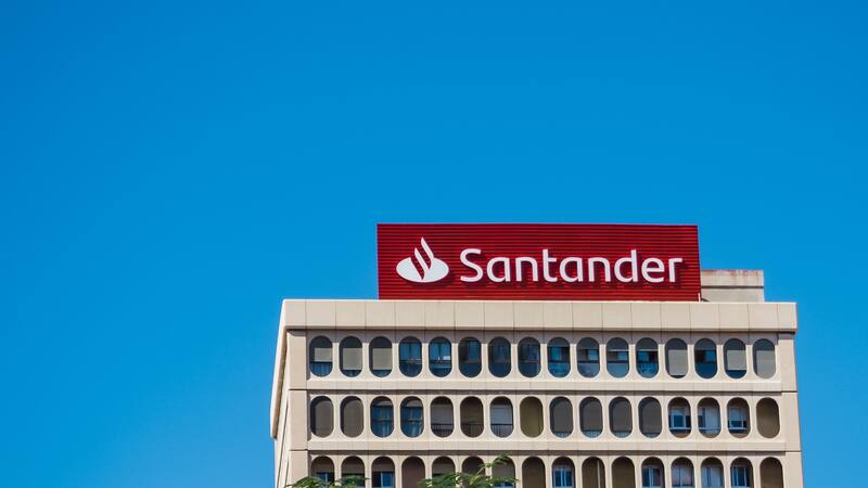 Banco Santander lanza nuevas ofertas de empleo en toda España. La entidad busca profesionales para sucursales, tecnología y áreas de innovación.