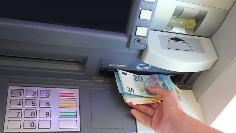 Adiós billetes de 10, 20, 50 y 100: cuando van a dejar de recibirlos en cajeros automáticos.