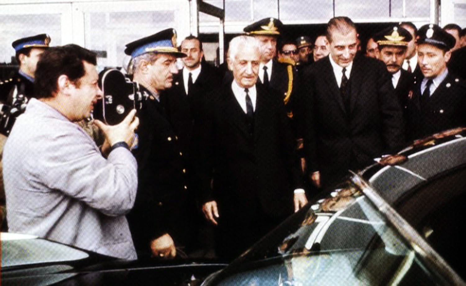 Illia, el presidente cuando se aprobó la ley que obligaba al Estado a comprar autos nacionales