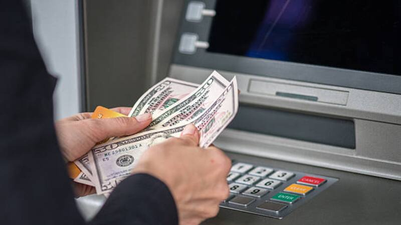 IRS podrá multar a quienes tengan ciertas cuentas bancarias en el extranjero sin declarar. Fuente: archivo.