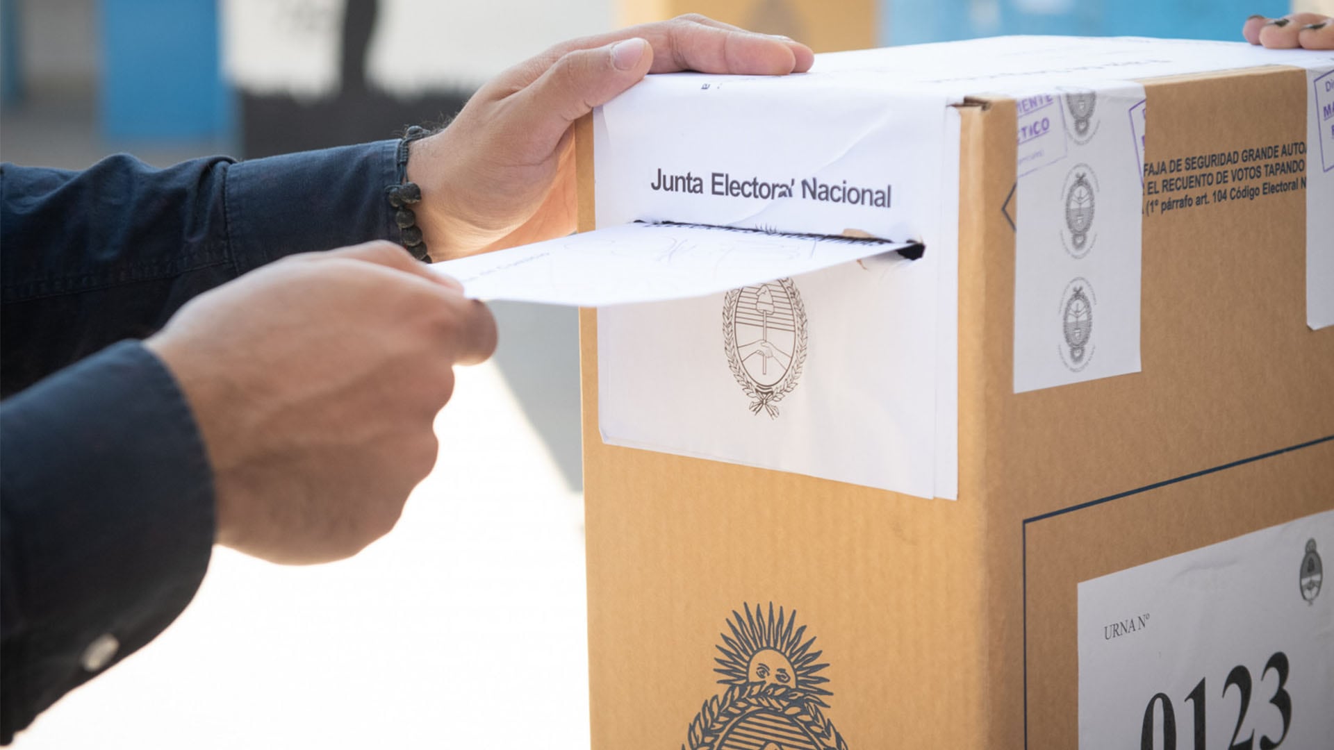 El avance de la “avenida del medio”: por qué el rechazo a Milei y al kirchnerismo empieza a alterar el escenario electoral