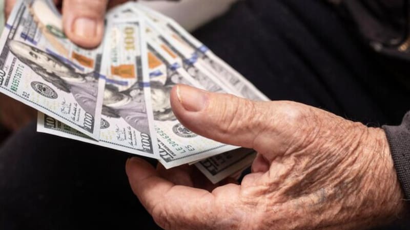 Cada vez más adultos mayores descubren nuevas formas de aliviar la presión económica y aumentar sus ingresos mensuales. Imagen: archivo.