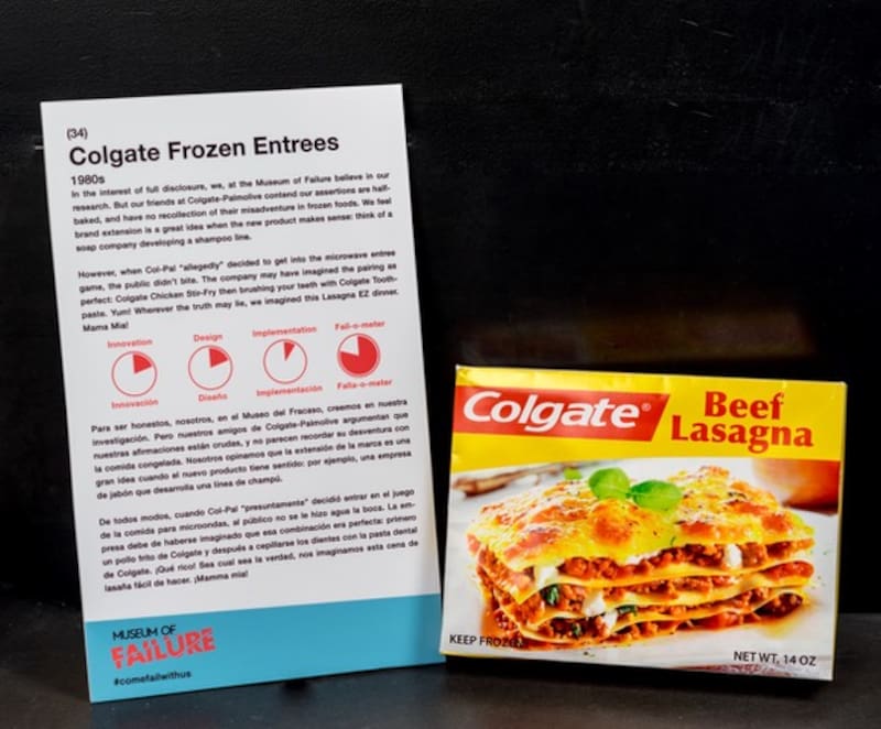 El stand con la réplica de la lasaña Colgate en el museo.
