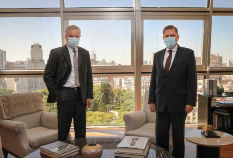 Eduardo Zuain, junto al excanciller Felipe Solá