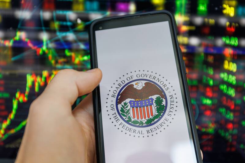 Pareciera entonces que el mercado no le cree al pronóstico de la Fed del 14 de diciembre, cuando intentó convencer al mercado que la combinación de inflación y crecimiento le permitirá seguir en tono monetariamente restrictivo durante todo el 2023.