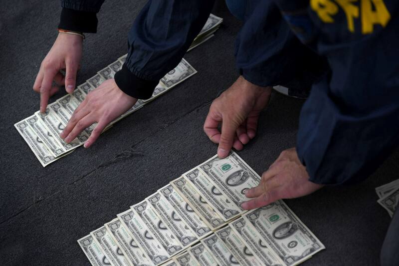 Sin margen para nuevos anuncios Economia se concentra en controlar operaciones ilegales en torno al dólar