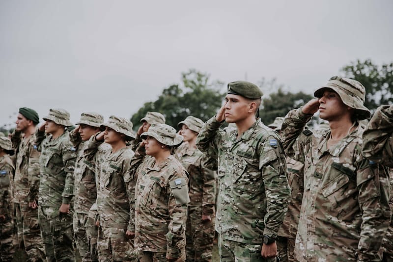 El adelanto salarial de las Fuerzas Armadas es el preludio de una paritaria que también se adelantará
