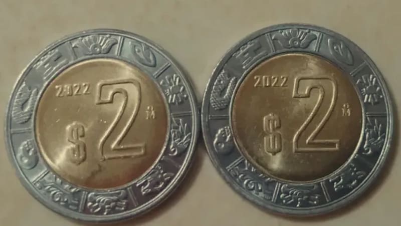 La moneda de 2 pesos mexicanos tiene un error de acuñación que la hace muy valiosa entre los coleccionistas. Foto: Archivo Cronista México.