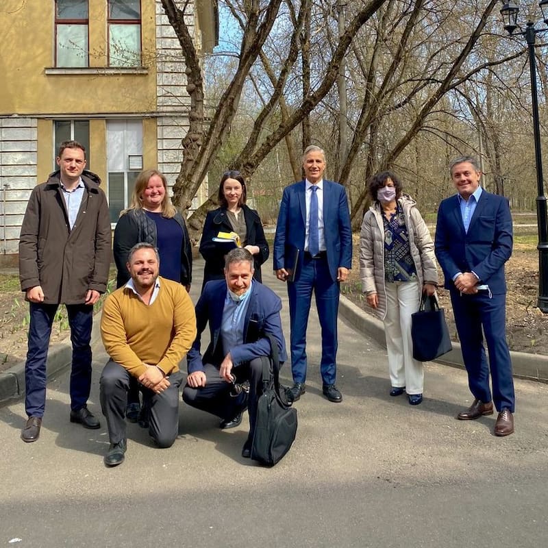 Marcelo Figueras, presidente de Laboratorios Richmond, se encuentra en Moscú.