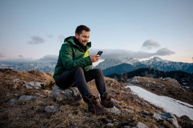 Starlink Mini es una solución portátil para acceder a la Internet satelital de Elon Musk.