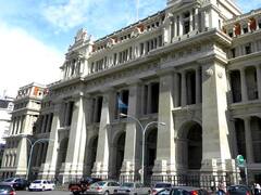 Industria del juicio: por qué el Gobierno, todavía, no pudo ponerle fin