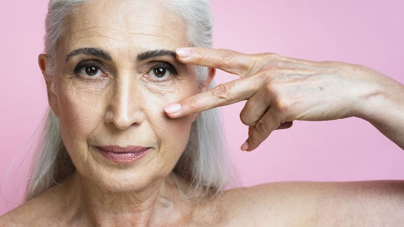 Este sérum no contiene parabenos ni sulfatos, lo que lo hace adecuado para quienes buscan productos sin ingredientes potencialmente dañinos.