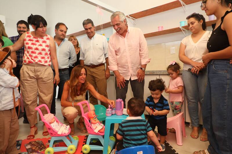 Nuevo look descontracturado para el presidente Alberto Fernández