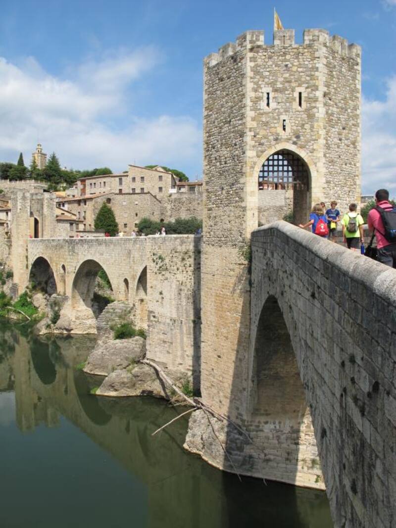 Puente Besalú. Fuente: Wikipedia