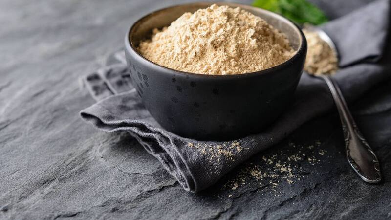 Es una fuente poderosa de carbohidratos, minerales como el potasio, calcio, sodio y hierro, y vitaminas del complejo B y vitamina C.