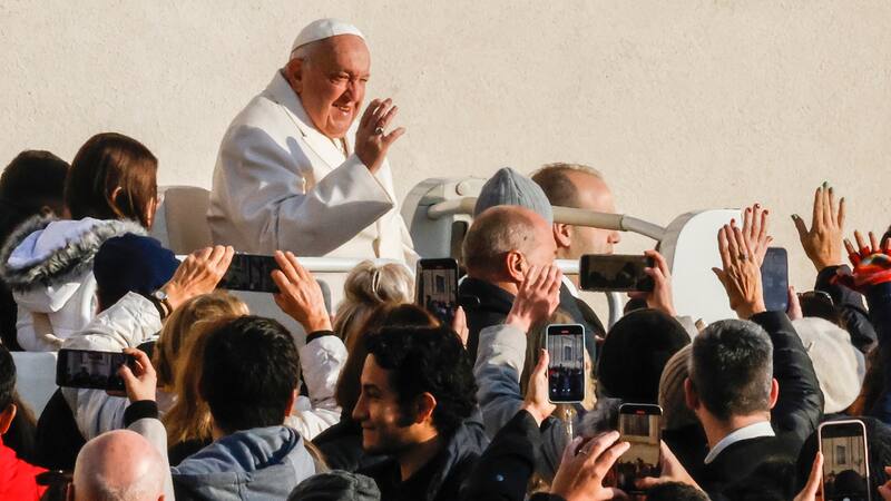 El papa denuncia que el mundo desarrollado muestra graves síntomas de crisis de humanidad.