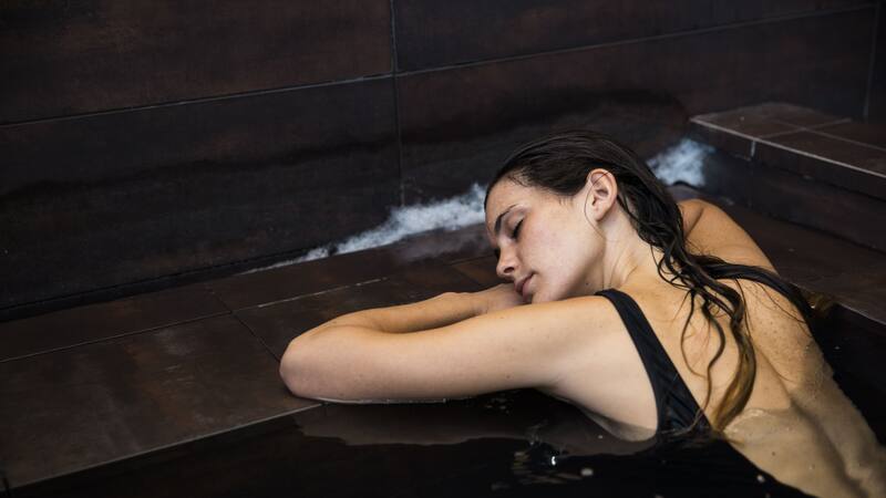 Las aguas termales de la cueva subterránea tienen propiedades curativas para la piel y los músculos.