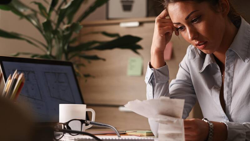 El SAT fijó un monto límite que en caso de ser superado en una transferencia recibida, deberás declarar para evitar multas de hasta 35,000 pesos.