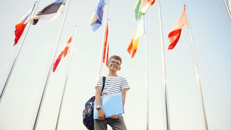 A partir de una norma que entró en vigencia a principios de este año, este país de Europa prohíbe izar otras banderas que no sean la propia en espacios públicos.