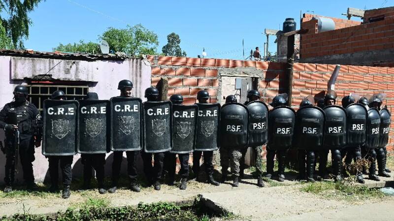 La policía de Rosario en un búnker de bandas de narcotraficantes