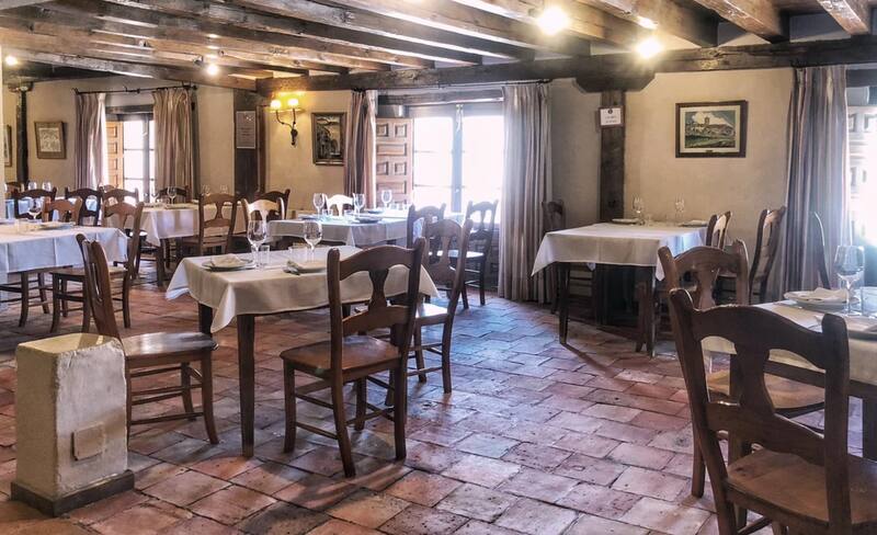 El interior del salón ofrece amplitud y comodidad, ideal para ir en grupo. (Foto: www.restauranteelsoportaladomicilio.com).