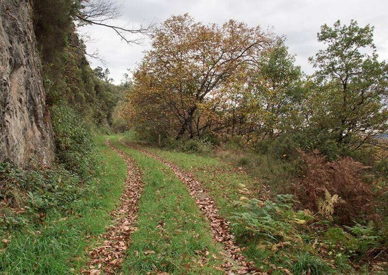 Los senderos de Vilarxubín son famosos entre los aventureros. (Foto: turismoapontenova.es)