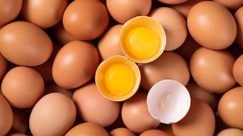 No es como te enseñaron y casi nadie lo hace bien: así deberías comer tus huevos por la mañana para aprovechar todos sus beneficios