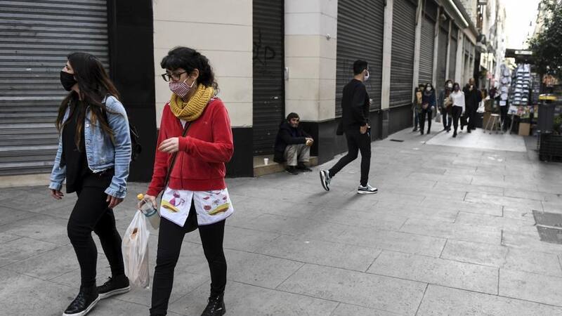 El Gobierno busca promover el consumo en medio de nuevas restricciones