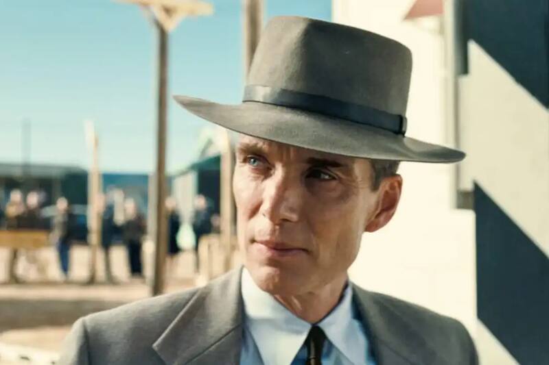 Cillian Murphy interpreta a Oppenheimer.