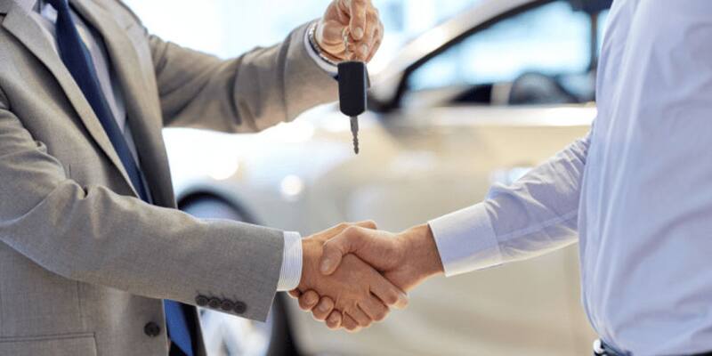 Concesionarios de autos usados operan con sobreprecios ante el faltante de unidades 0km