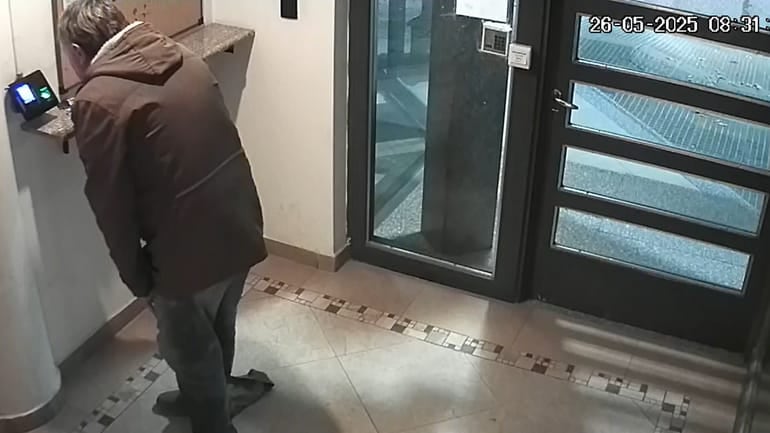 Echaron del Estado a un “ñoqui VIP” hijo de un exgobernador: videos muestran que fichó 5 años sin entrar a trabajar