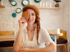 El exquisito desayuno saludable que podés preparar en casa: cómo se hacen las galletitas proteicas que llevan avena