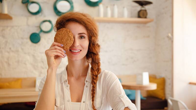 Las galletitas proteicas con avena son una opción casera ideal para reemplazar productos ultraprocesados en el desayuno.