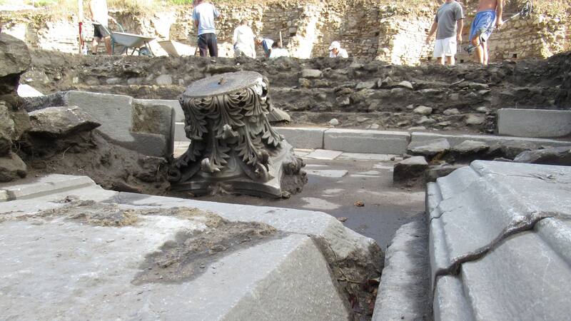 Se encontró una impresionante estatua en el sitio arqueológico de Heraclea Síntica.