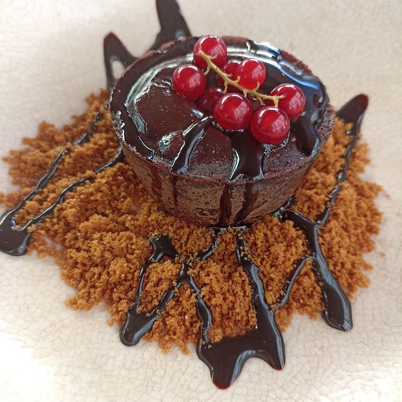 Torta volcán de chocolate: receta fácil y rápida para preparar un corazón fundido de puro placer. (Imagen: Pixabay)