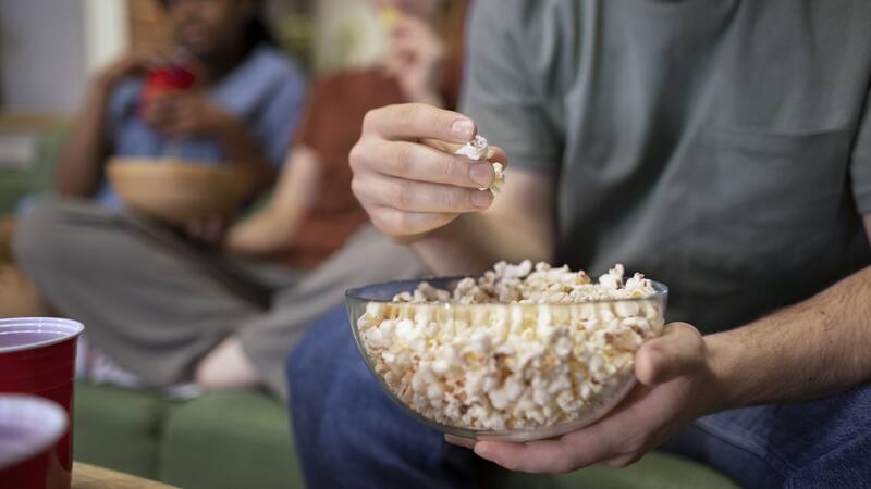 La AESAN ordena retirar varias marcas de maíz para palomitas por contener alcaloides tropánicos, una sustancia que puede afectar al sistema nervioso.