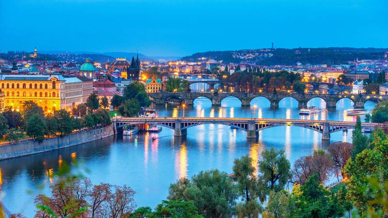 Dinamarca es reconocida por su compromiso con la igualdad social, ofreciendo un entorno inclusivo para todas las edades (Fuente: Freepik)