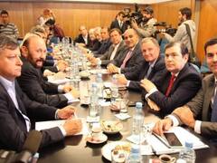 Verna: "Hay gobernadores peronistas más cerca de Macri que de Perón"