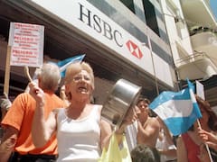 Veinte años del corralito y por qué ahora, si faltan dólares, no se repite la historia