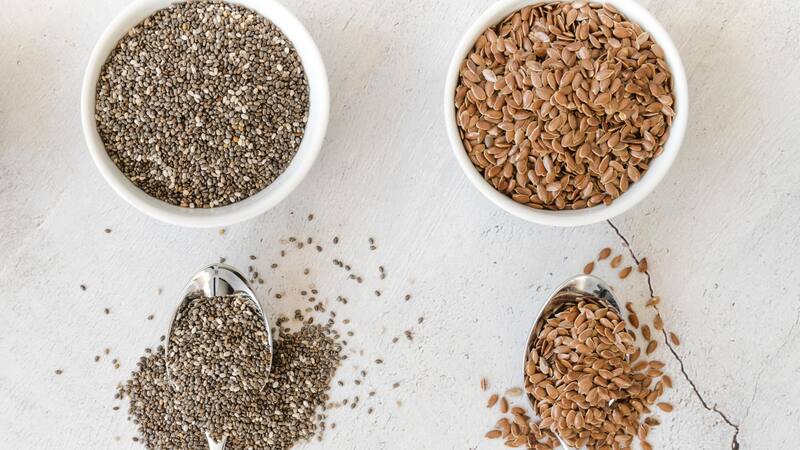 Mantén una microbiota saludable consumiendo chía y lino.