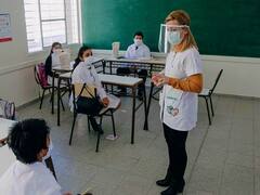 Ómicron, vacunas y vuelta a clases en marzo: qué opciones analiza el Gobierno