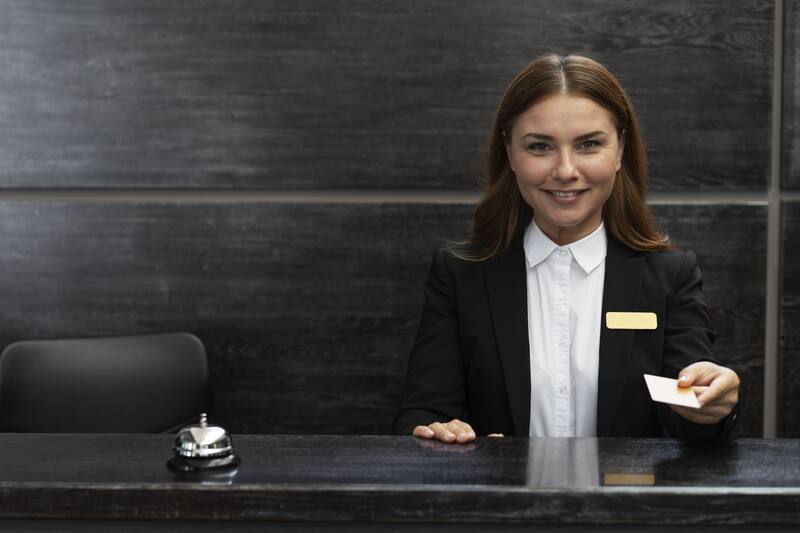 La empresa hotelera Meliá tiene ofertas laborales para cubrir puestos en muchas regiones de España. (Foto: Freepik.es)