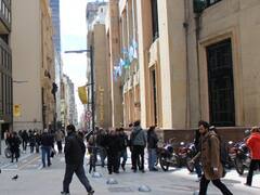 “El mes de pesadilla en las finanzas argentinas , según un análisis de El País de España