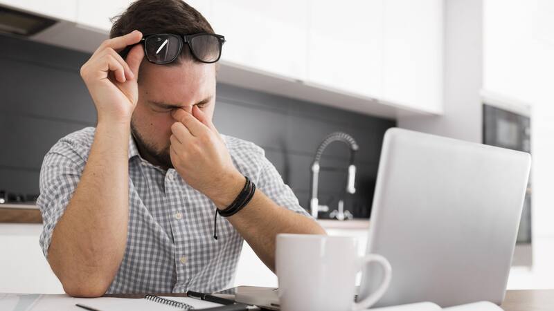 La OCDE recomienda a España promover más el paso de contratos temporales a indefinidos.