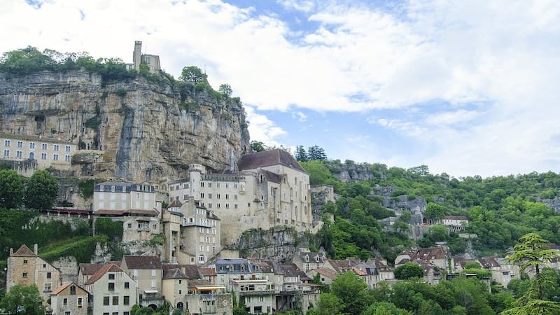Escapadas: este pueblo francés a pocas horas de España y vale la pena recorrerlo por su increíble arquitectura medieval