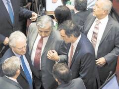 Oposición sacudió política tarifaria oficial y busca que Macri pague el costo