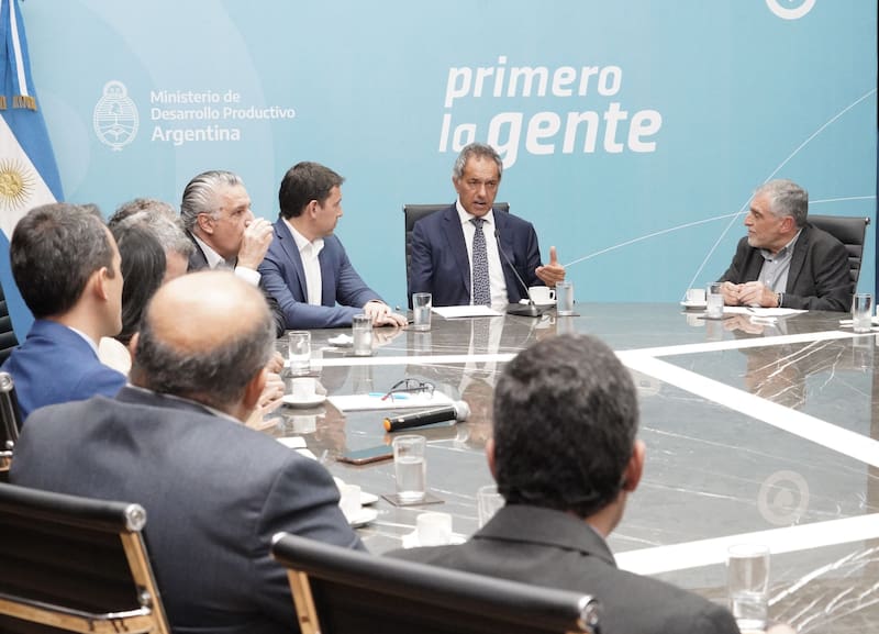 Daniel Scioli junto a las autoridades de Coviar