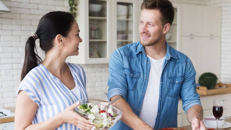 Una dieta llena de alimentos nutritivos podría disminuir el riesgo de enfermedades crónicas y mantener las habilidades mentales que podrían empeorar con la edad.